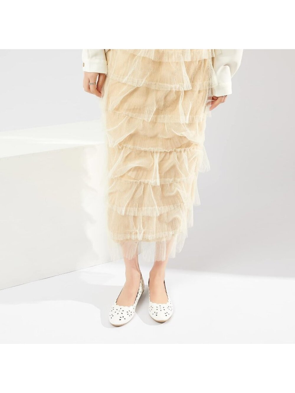 Women's Ballet Flats White PU Leather Shoes Comfortable Round Toe Slip on - Picture 3 of 6